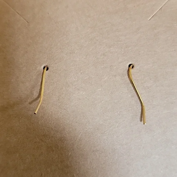 ⭕️3/$10Powder pink butterfly earings - Picture 3 of 3